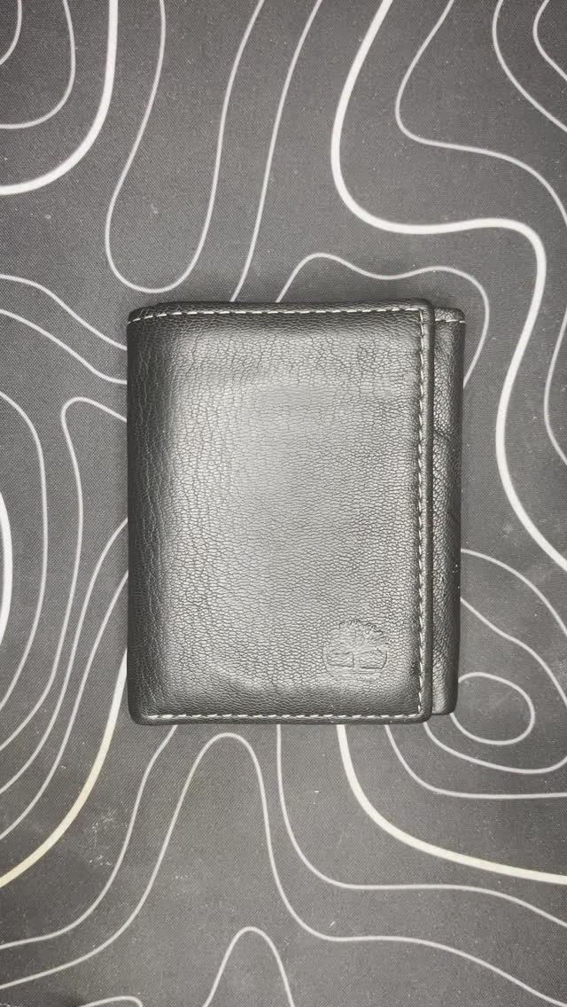 Instagram post by @kermydoesomegle for Ridge. Caption reads: Get A @ridge Wallet Now! #ridgepartner 🐸.
