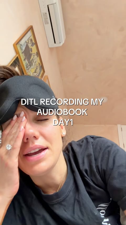 Instagram post by @sofiafranklyn for Simon & Schuster Audio. Caption reads: DADDY ISSUES AUDIOBOOK day 1 ft. @meetjoey ♥️....