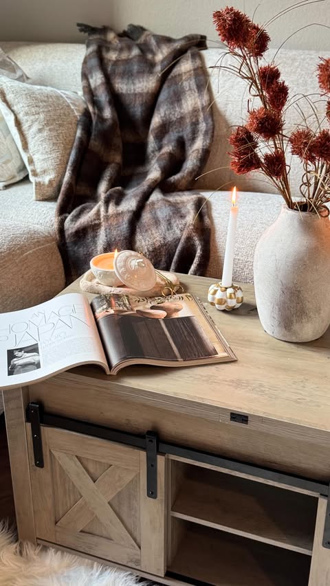 Instagram post by @lifestyl_america for Sikaic. Caption reads: [...] and that warm cozy feel I adore.....