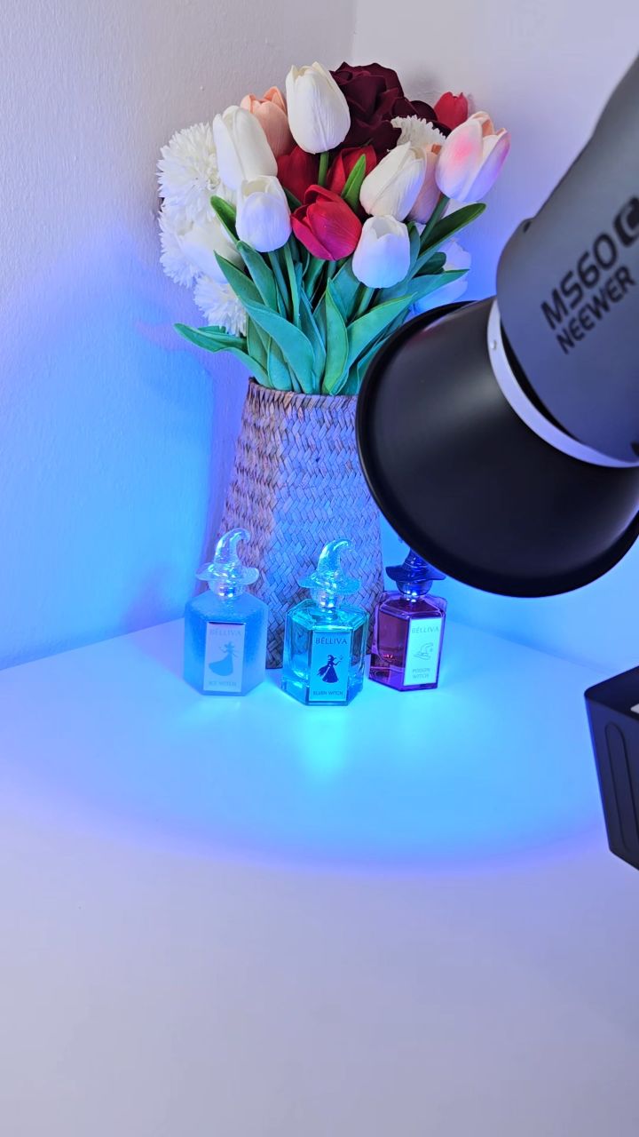 Instagram post by @lady_fenix07 for NEEWER. Caption reads: Publi – Foco RGB compacto NEEWER MS60C 💡 🛒....