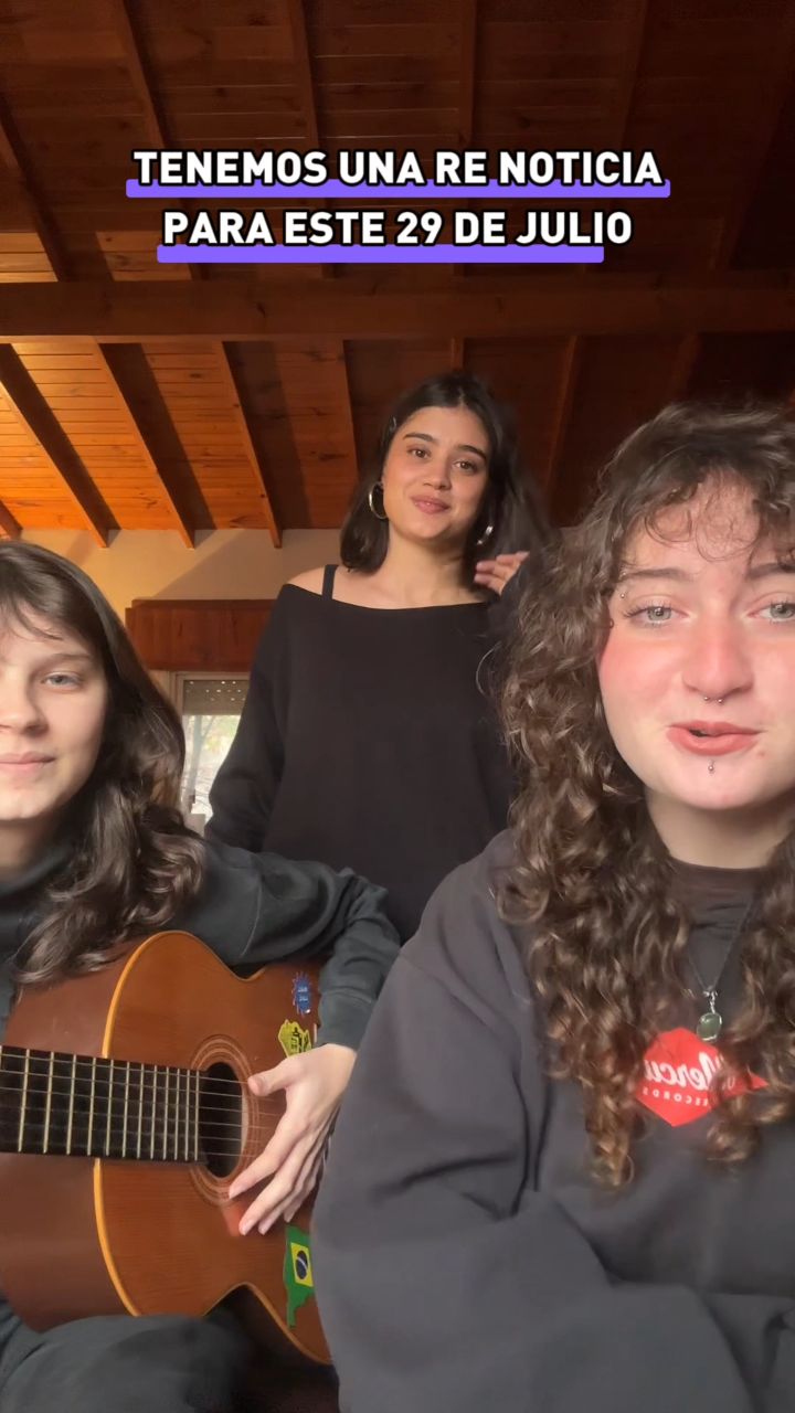 Instagram post by @___triada for Universal Music UK. Caption reads: 📢 @___triada será la banda apertura del concierto....