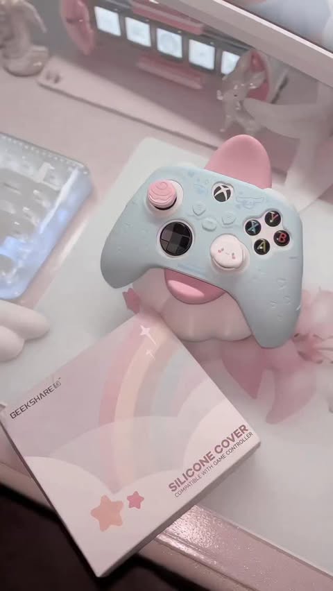 Instagram post by @lunettamiu for GeekShare. Caption reads: 🩵 cinnamoroll silicone case 🤍 from⁀➴....