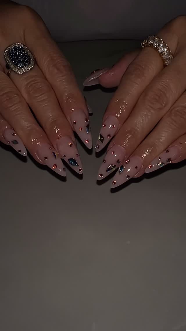 Instagram post by @sylviaesp_nails for Bluestreak Crystals. Caption reads: @bluestreakcrystals 💎 Discount code: Sylvia • • •....