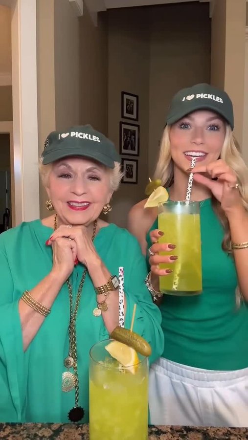 Instagram post by @emmagraceandmemama for Singles To Go. Caption reads: Trying the Wyler’s Light Picklemonade!🥒🍋....