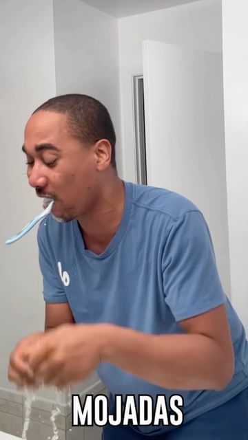 Instagram post by @felixmejia for WorldRemit. Caption reads: Yo creo que la doña me tiene el teléfono....