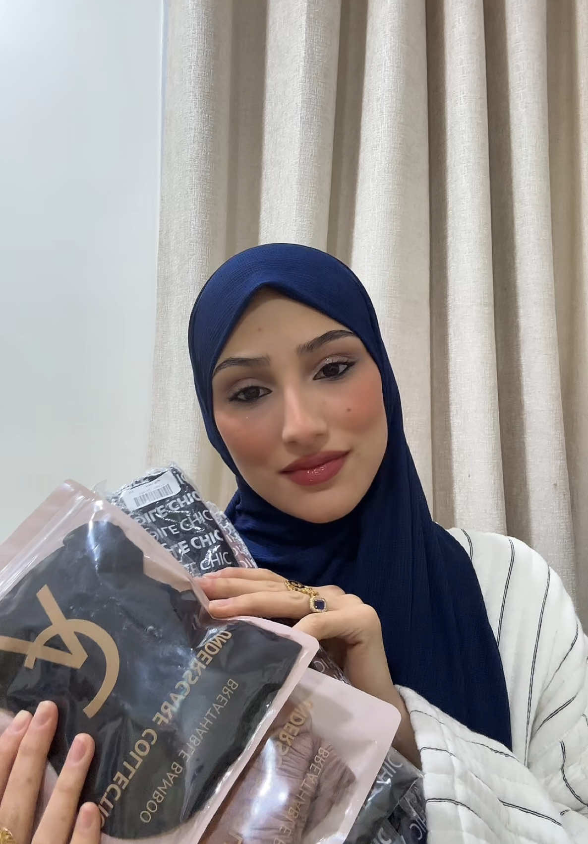 TikTok post by @marw4.44 for VOILE CHIC. Caption reads: Hijabs form @voilechic use MARW10 for 20% off all....