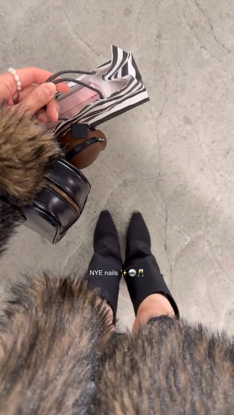 Instagram post by @itsophiaj for Glamnetic. Caption reads: getting my nails done for New Year’s Eve with....