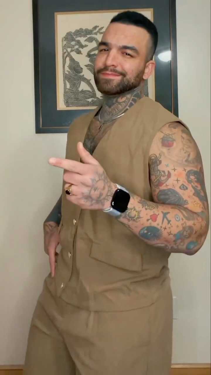 Instagram post by @thiago.morare for Incerunmen. Caption reads: [...] 🍀
Get your favorite look from....