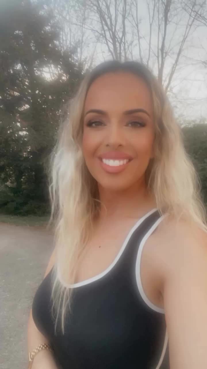 TikTok post by @catialuis7 for Havaianas. Caption reads: [...] @SHEIN @maccosmetics @Nike @Havaianas @UGG®....