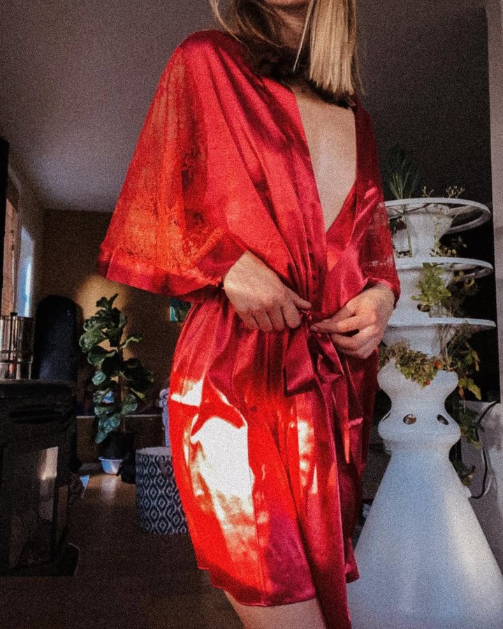 Instagram post by @polinaedmunds for Mentionables. Caption reads: [...] support women-owned businesses like....
