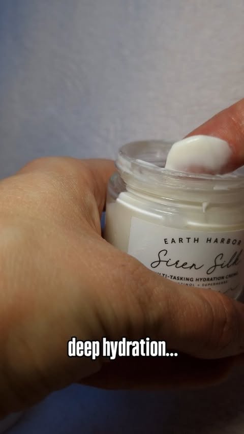 Instagram post by @ciocirlan_gabriela for Earth Harbor. Caption reads: Soft cashmere texture✨️ @earthharbor

You can use....