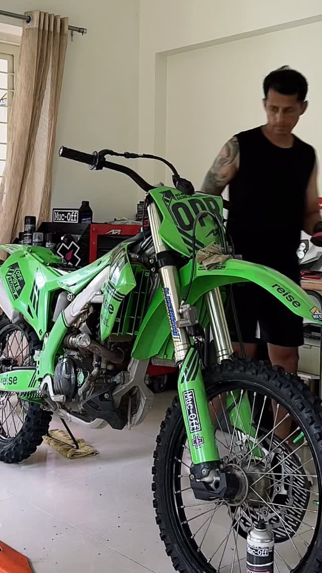 Instagram post by @ashish_raorane for Reise Moto. Caption reads: Doesn't take longer than 30 seconds to change a....