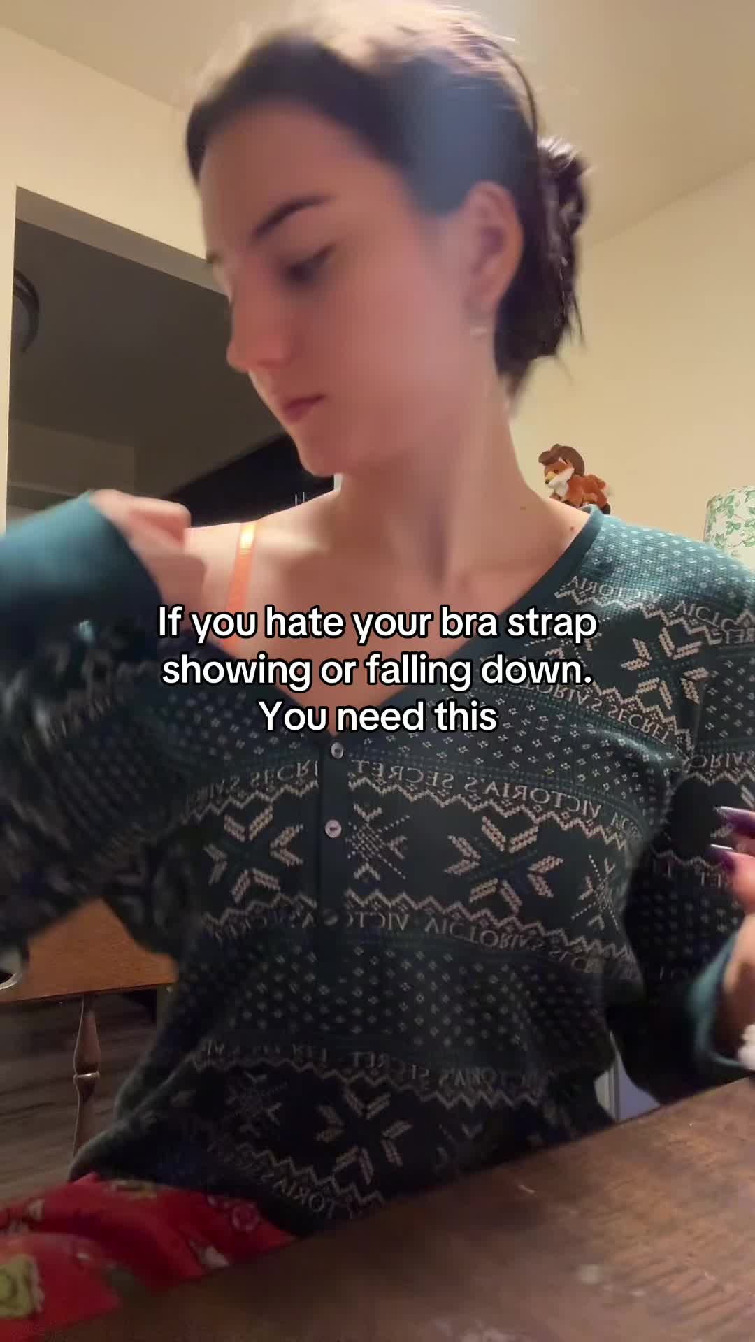 TikTok post by @alexia.rose19 for Shop Tucky. Caption reads: [...] doing this to my off the shoulder tops....