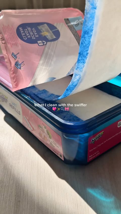 Instagram post by @cleangior for Swiffer. Caption reads: I love my swiffer mop because I can clean so many....