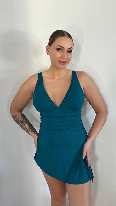 Instagram post by @amyfraserxox for SheCurve. Caption reads: swimsuit from @shecurve_inc use discount code....