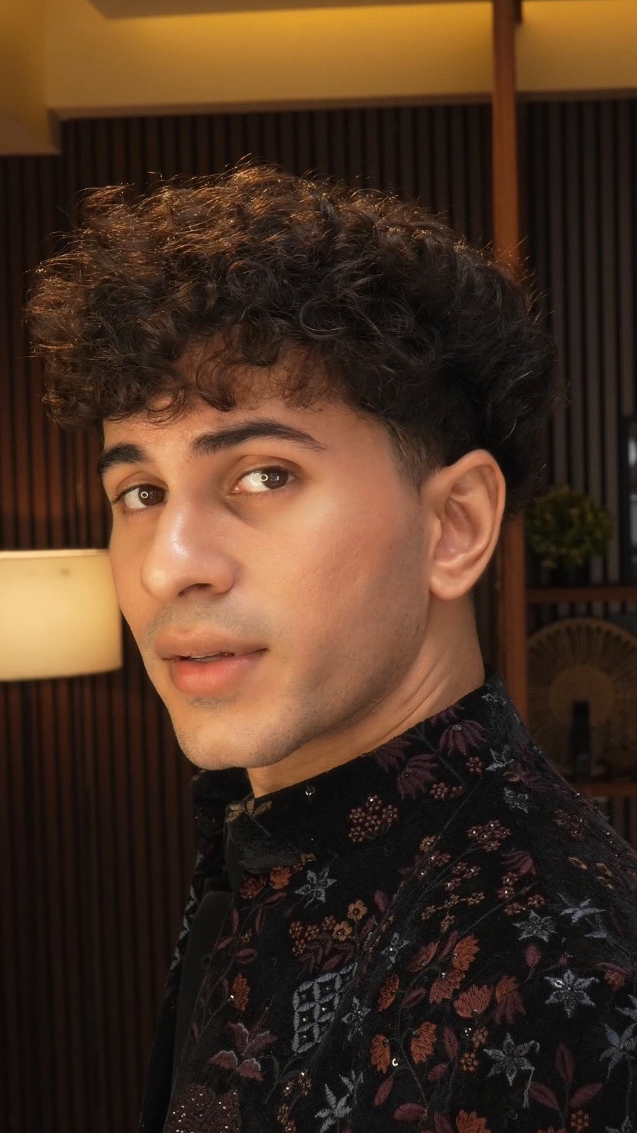 Instagram post by @kaizervaghela for Foxtale. Caption reads: See my shaadi season glow @foxtaleskin....