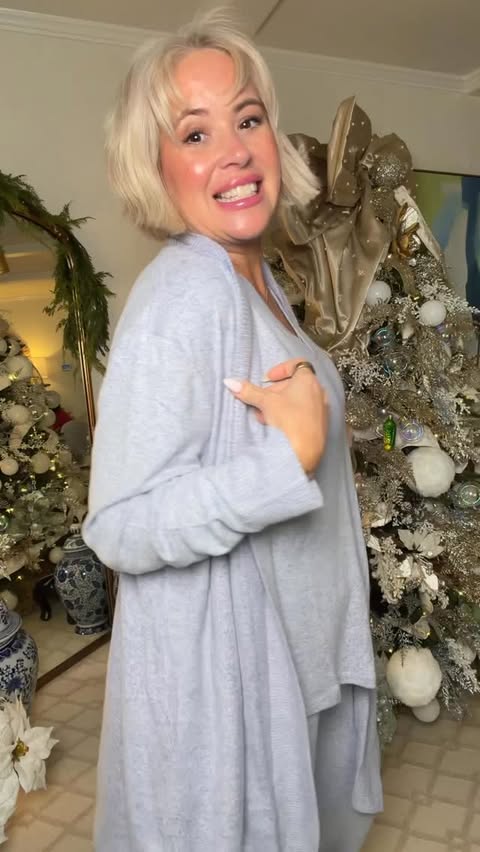 Instagram post by @wandalovessharing for somaintimates. Caption reads: [...] gifting ideas... I’ve got you.....