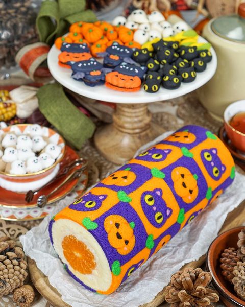 Instagram post by @mellyeatsworld for Country Living. Caption reads: 【Halloween themed 🐈‍⬛ deco cake roll (filled with....