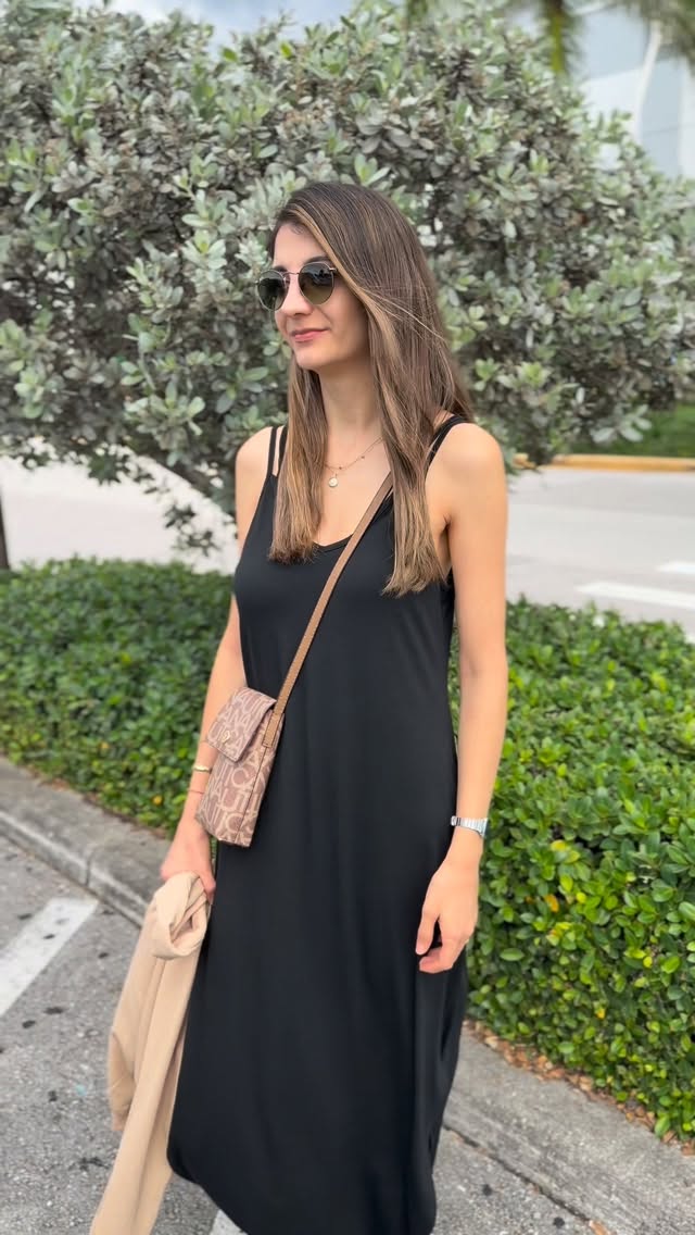 Instagram post by @theaydasdiary for Zeagoo. Caption reads: Shopping day made stylish 🛍️✨ Loving my Zeagoo....