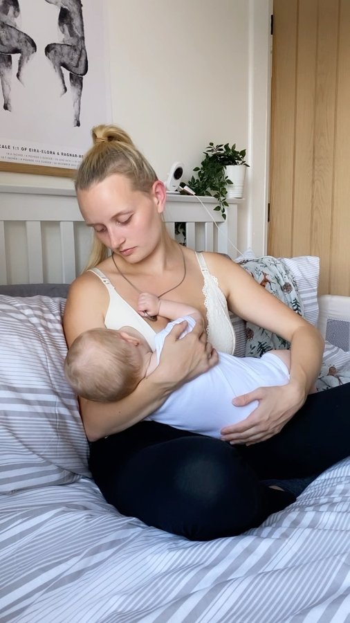 Instagram post by @thevanderwoodsfamily for MORROW+MINT. Caption reads: 𝔹𝕖𝕕𝕥𝕚𝕞𝕖 𝕣𝕠𝕦𝕥𝕚𝕟𝕖 🤱🏼 

Ad|PR Product....