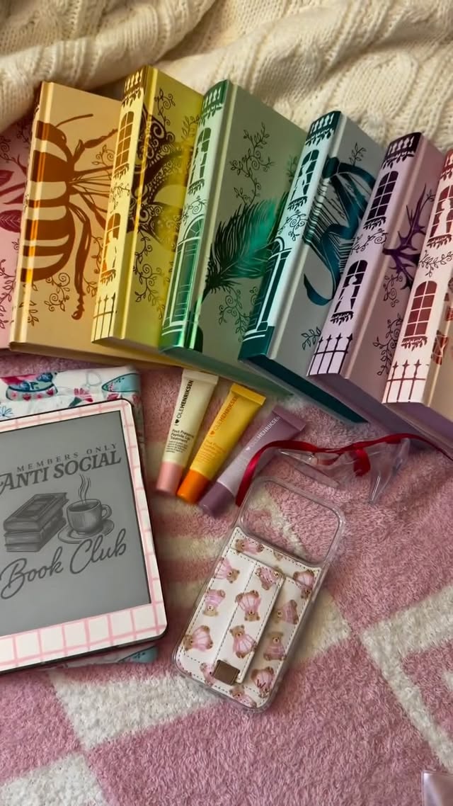 Instagram post by @jules_stacksonstacks for Walli Cases. Caption reads: Obsessed with @wallicases new teddy phone....