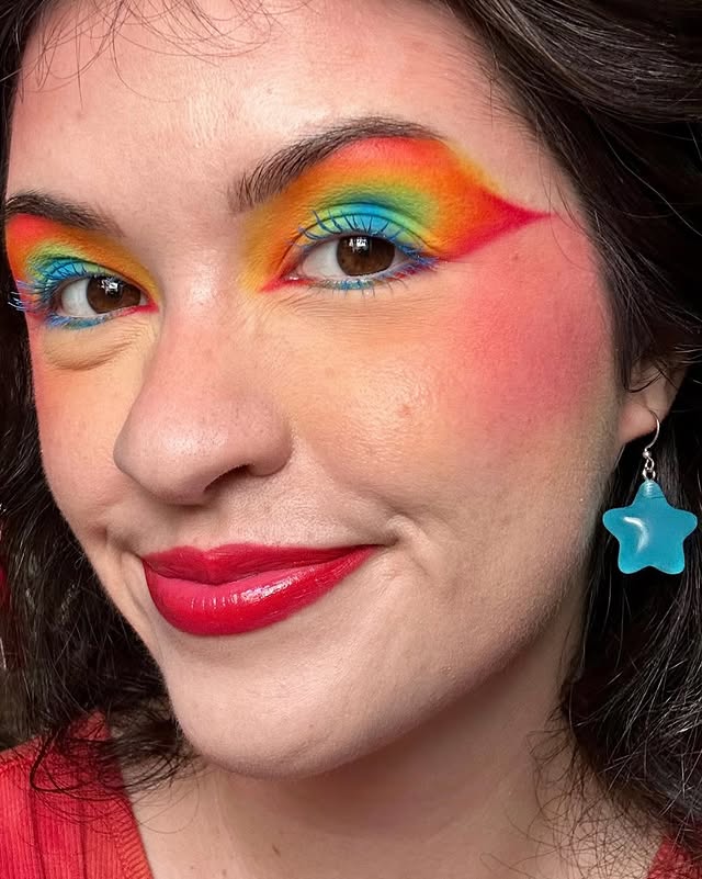 Instagram post by an influencer for Glisten Cosmetics. Caption reads: Heat map makeup details!❤️‍🔥 ✨products used✨....