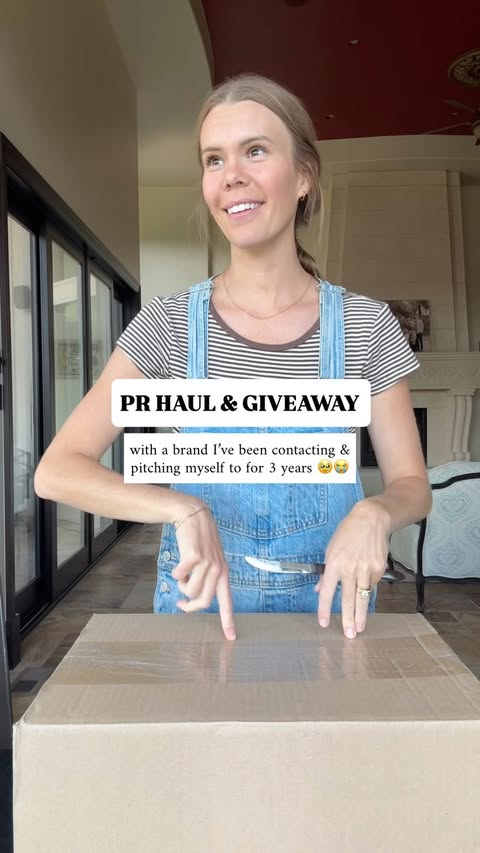 Instagram post by @kennatoolson for HydroJug. Caption reads: [...] someone in a few days 🎉 Reminder that....