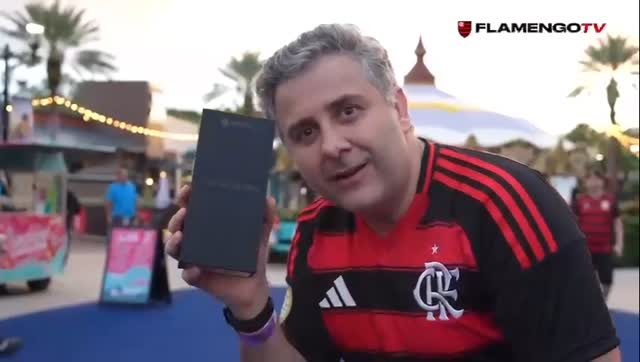 Instagram post by @flamengo for Motorola. Caption reads: A @motorolabr, patrocinadora da Copa do Mundo de....
