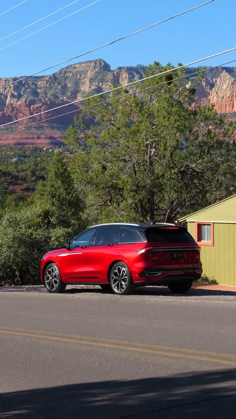 Instagram post by @abrahamcorella_ for Lincoln. Caption reads: #Lincoln_Ambassador Somewhere between the canyon....