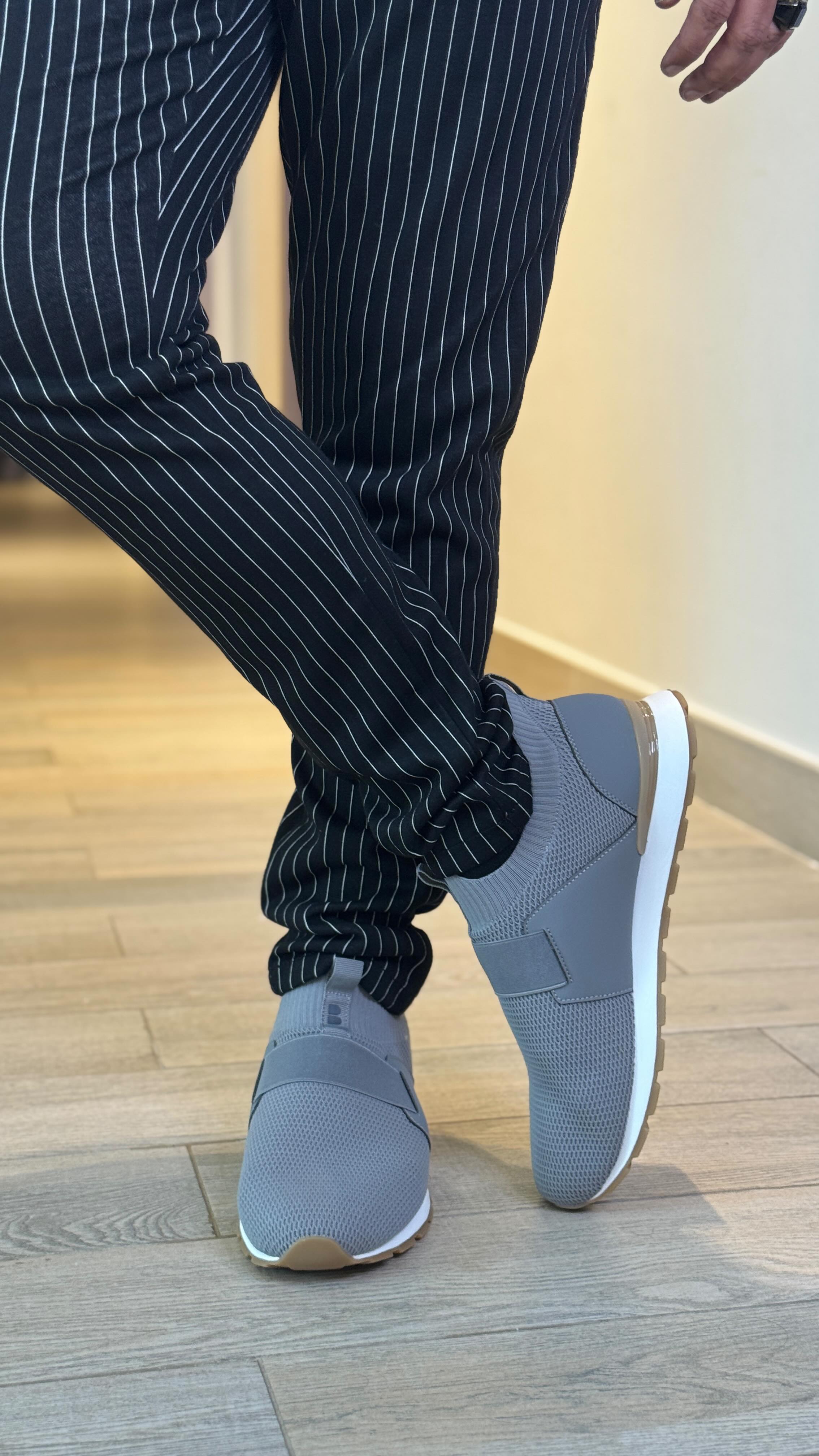 Instagram post by @jahaan_aamir for NEWBELLA. Caption reads: ✨ Discount Code: jahaan20
-
Step into ....