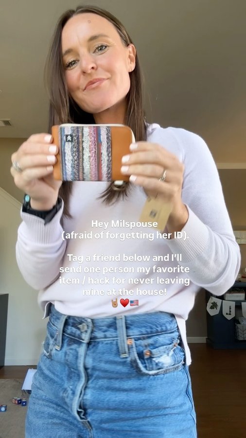Instagram post by @ajoyfulmilspouse for Thread Wallets. Caption reads: I think it was about a year ago when I found a....