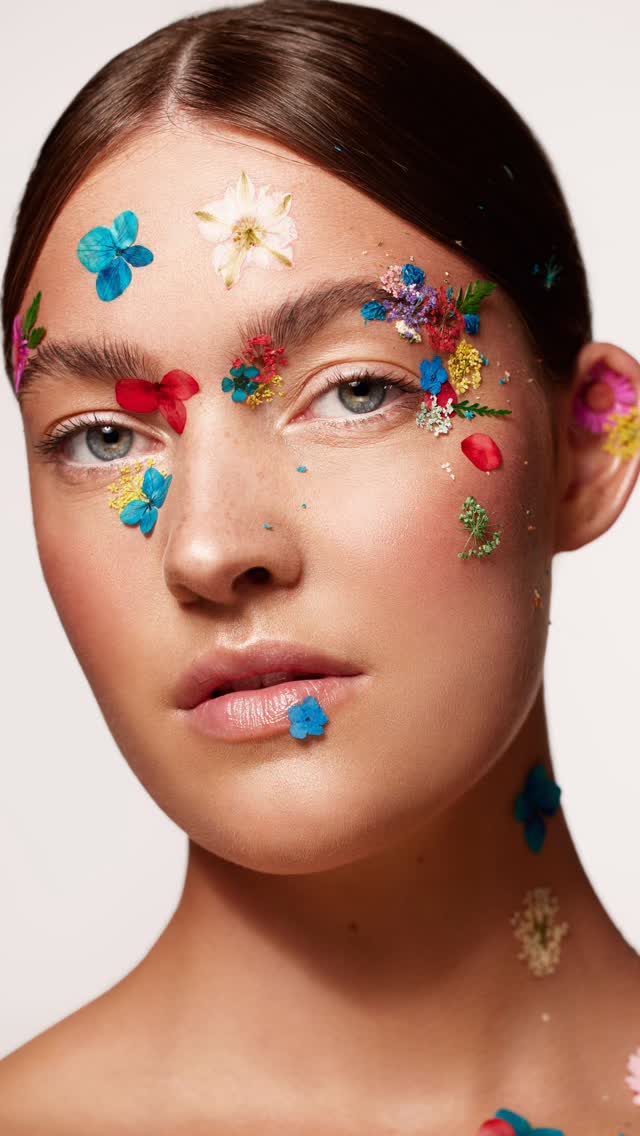 Instagram post by @evelyduis for Profoto. Caption reads: 🎬 My favorite 2-light setup in action!

I use one....