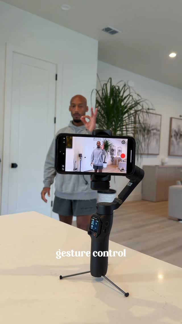 Instagram post by @carlosdharrisjr for Hohem. Caption reads: This tripod from @hohem_global is a must have!....