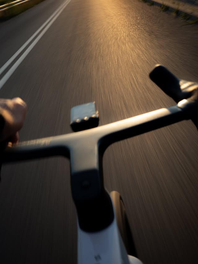 Instagram post by @_mchkr_ for MAURTEN. Caption reads: [...] #cyclingaesthetic #fingerscrosseddesign....