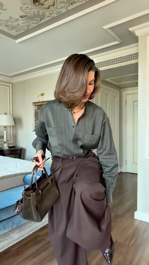 Instagram post by @ezgi.ergun for ZARA. Caption reads: simple outfits>> Gömlek @zara 4437/210 Pantolon....