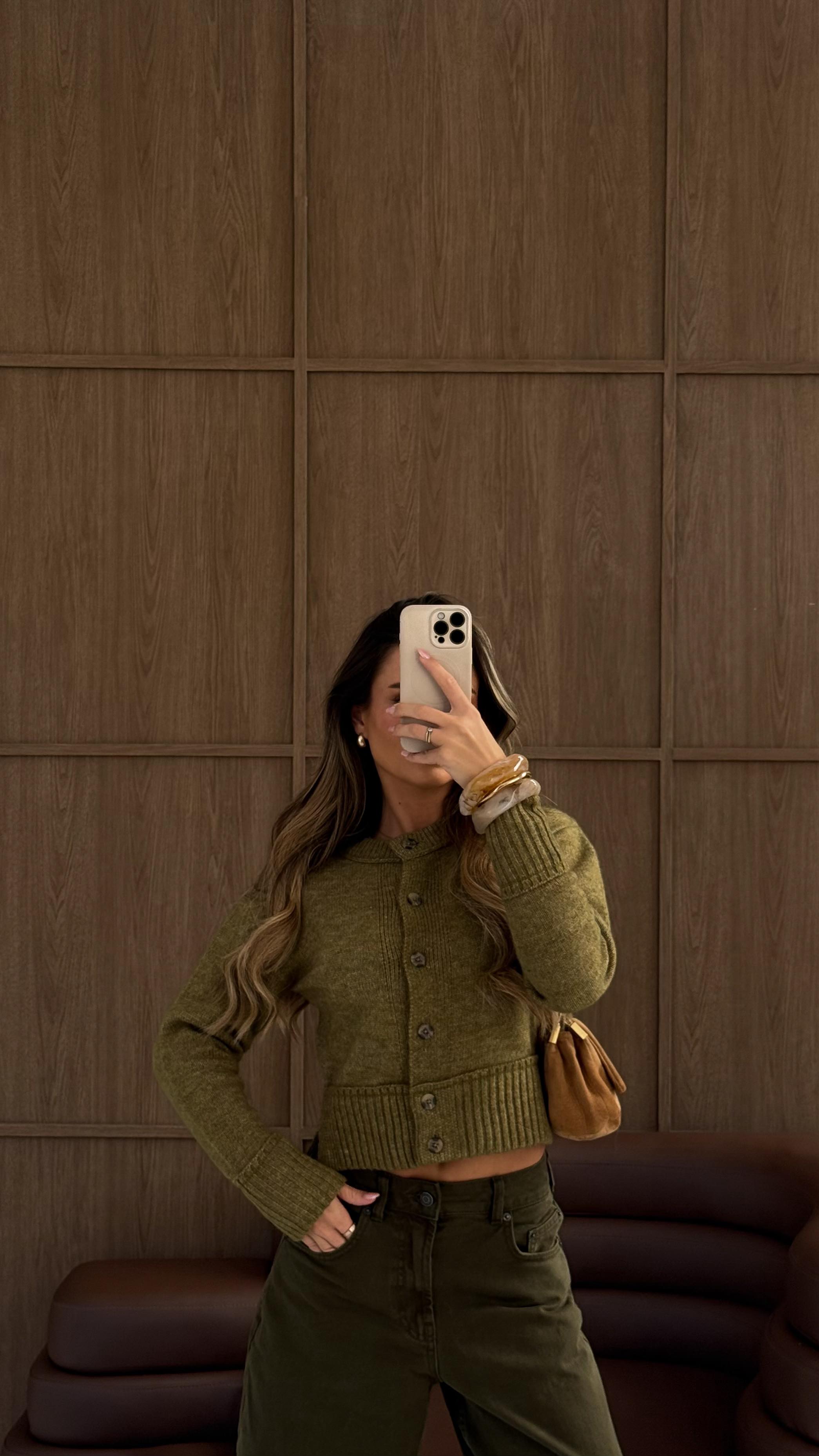 Instagram post by @leahjtaylorr for Color Wow Hair. Caption reads: Day 5 hair saved by @colorwowhair 🤍 ad.