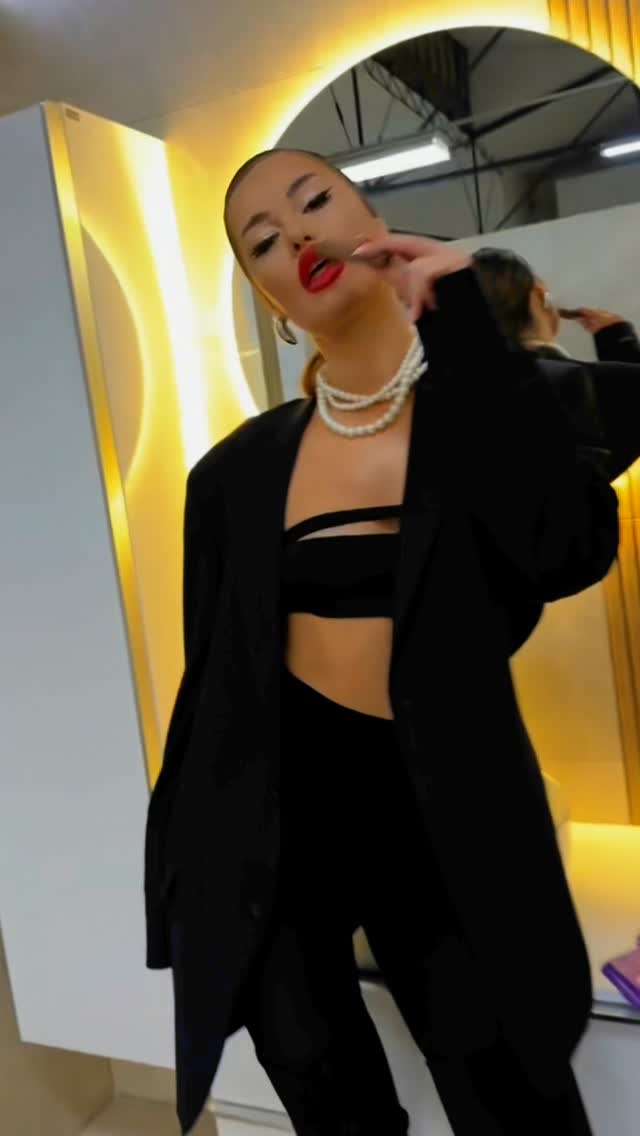 Instagram post by @aleksandra.djuranovic for Milka. Caption reads: Pola miliona ... HVALA 🫶⭐️

#kaozver....