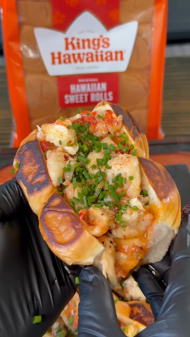 Instagram post by @grillnation for KING'S HAWAIIAN. Caption reads: [...] hits, then the sweetness from @kingshawaiian....