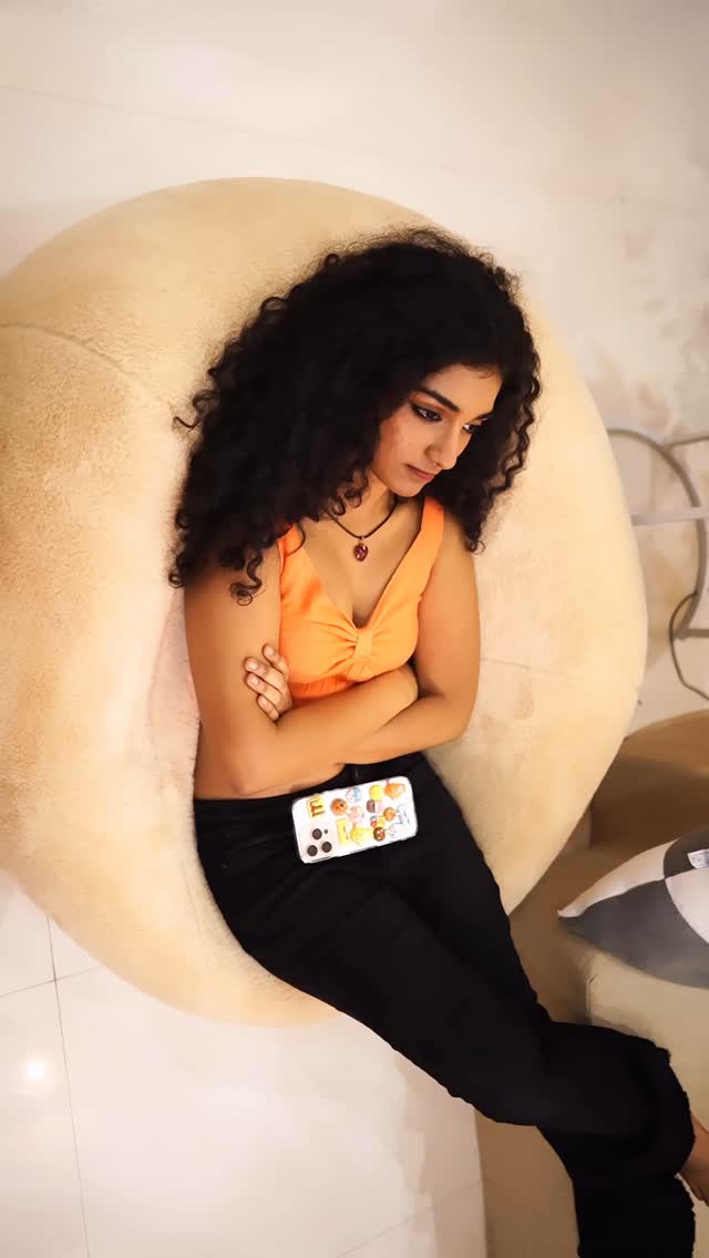 Instagram post by @rishi_thaa4 for Goibibo. Caption reads: Hello dear crush💝
@goibibo ‘s What The Flip sale....