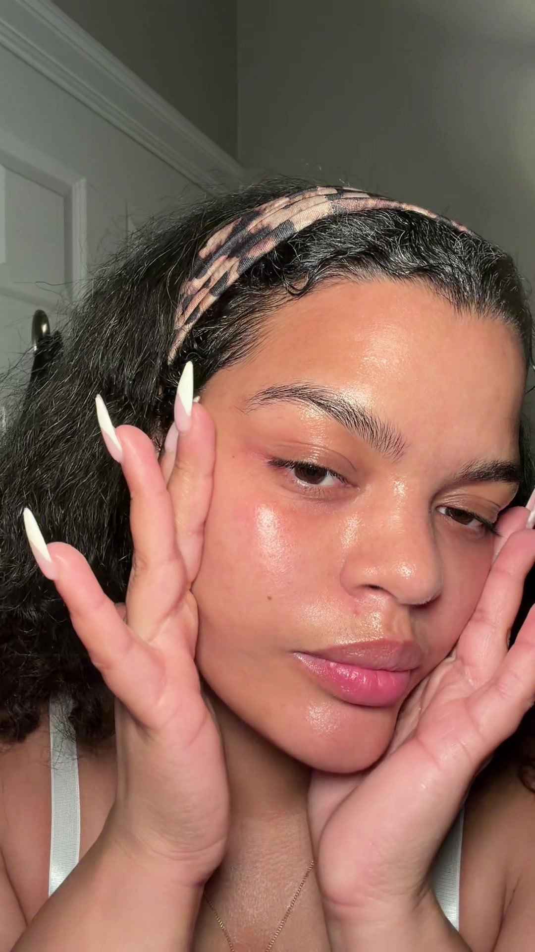 TikTok post by @cassvieiraofficial for Unifree US. Caption reads: [...] pores, then I wipe my face with the....