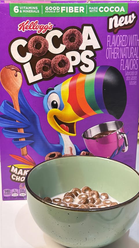 Instagram post by @annoukkii for Froot Loops. Caption reads: [...] and no artificial colors or flavors.....
