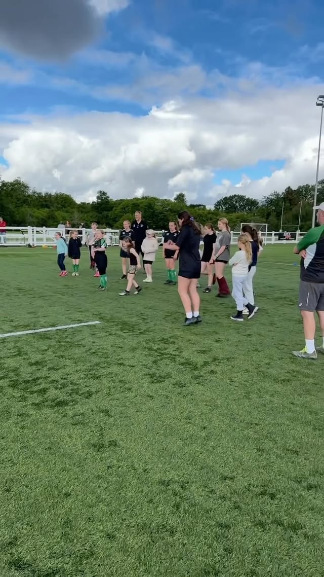 Instagram post by @thatmumwith3girls for Mumsnet. Caption reads: [...] be back! @englandrugby @redrosesrugby....