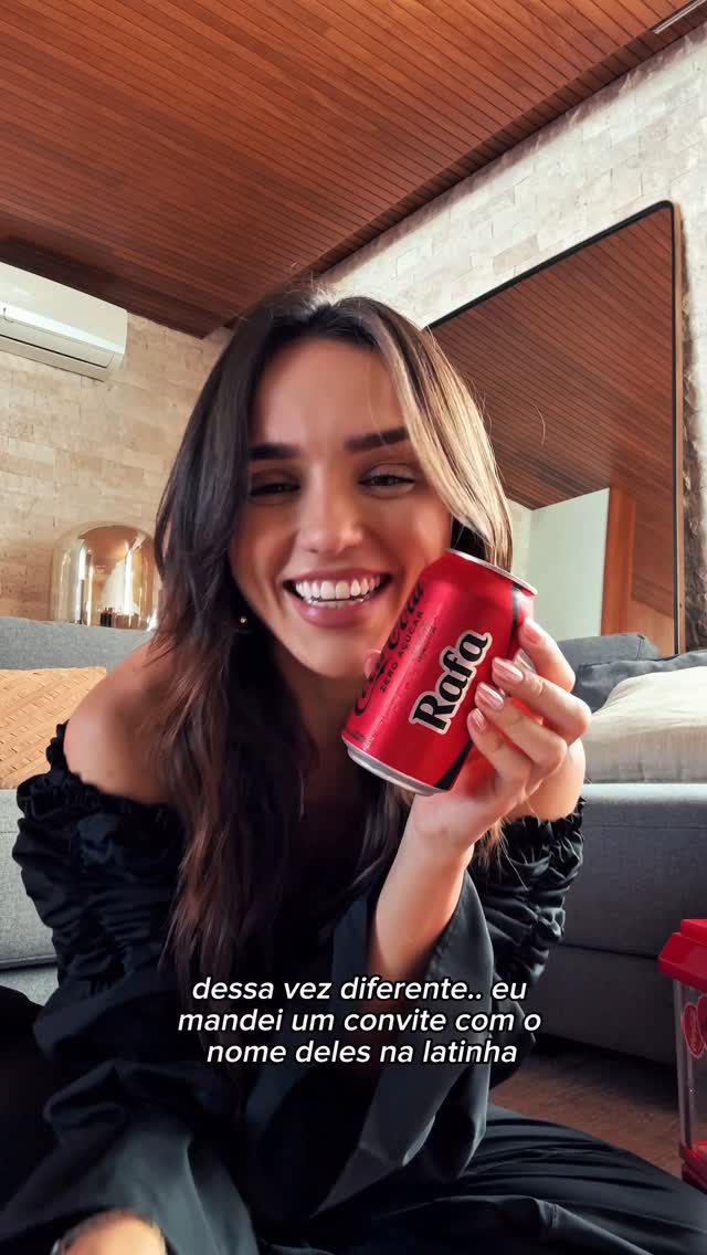 Instagram post by @rafakalimann for Coca-Cola Brasil. Caption reads: Eu amo ter meus amigos por perto, sempre temos....
