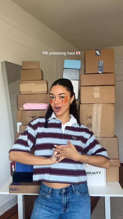 Instagram post by @diaryoftroubledskin for INNBEAUTY PROJECT. Caption reads: PR unboxing before the holidays 👀📦 … also stay....