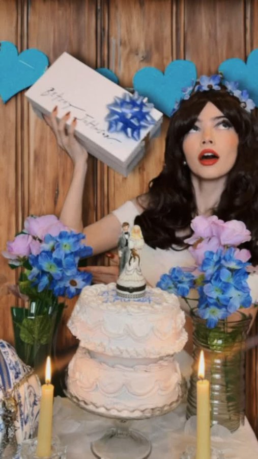 Instagram post by @samstimecapsule for Betsey Johnson. Caption reads: [...] the link in my bio to shop @betseyjohnson....