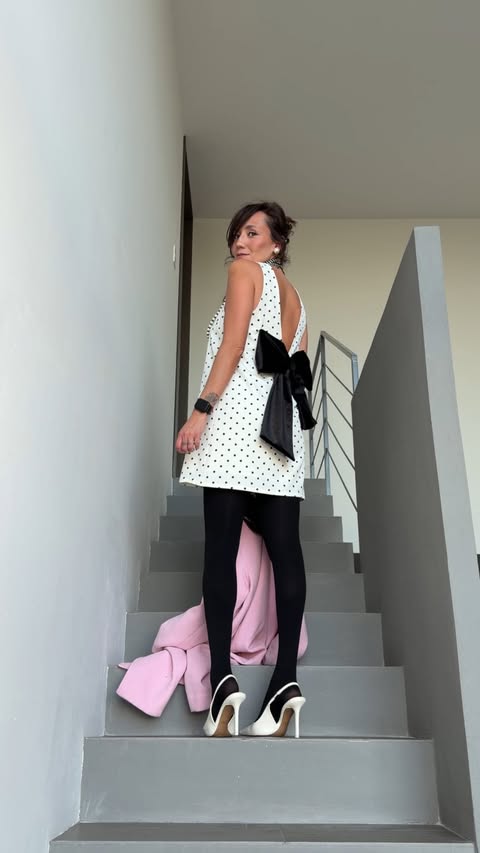 Instagram post by @mai_cqp for THE COMMENSE. Caption reads: Merry Christmas! @commense.official | Discount....