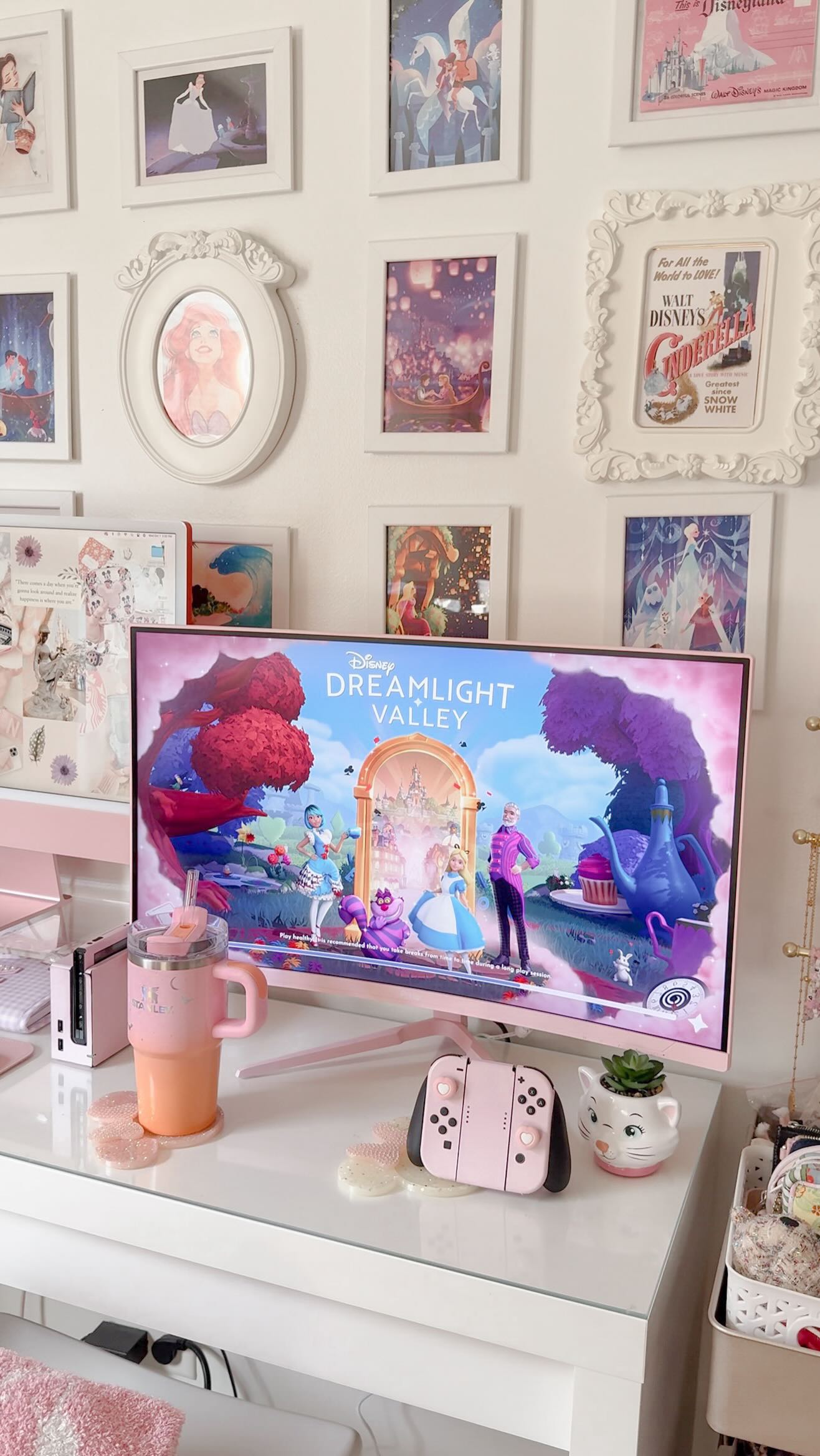 Instagram post by @nikkisnoticky for Pixio Gaming. Caption reads: The 27” Wave Flex Curve from @pixiogaming is the....