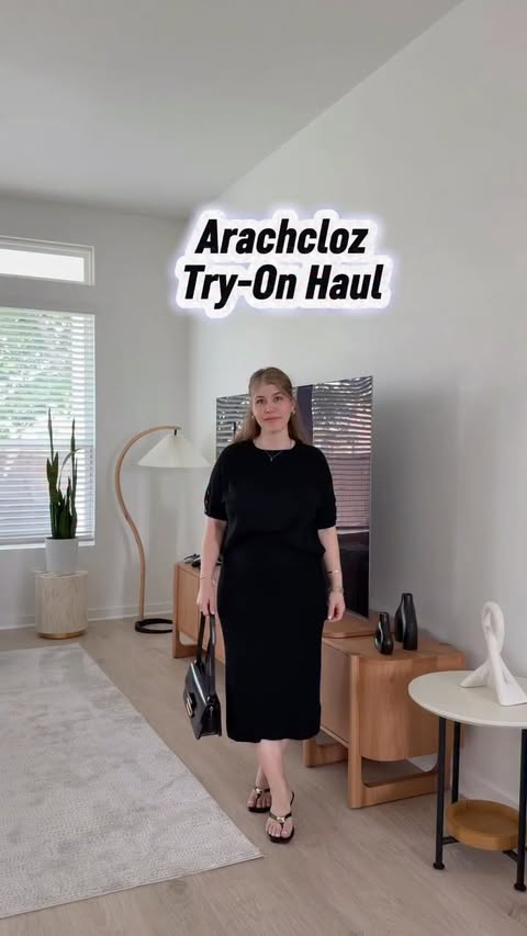 Instagram post by @saadet.kumek for ArachCloz. Caption reads: [...] 🤍 Loving these elevated basics from....