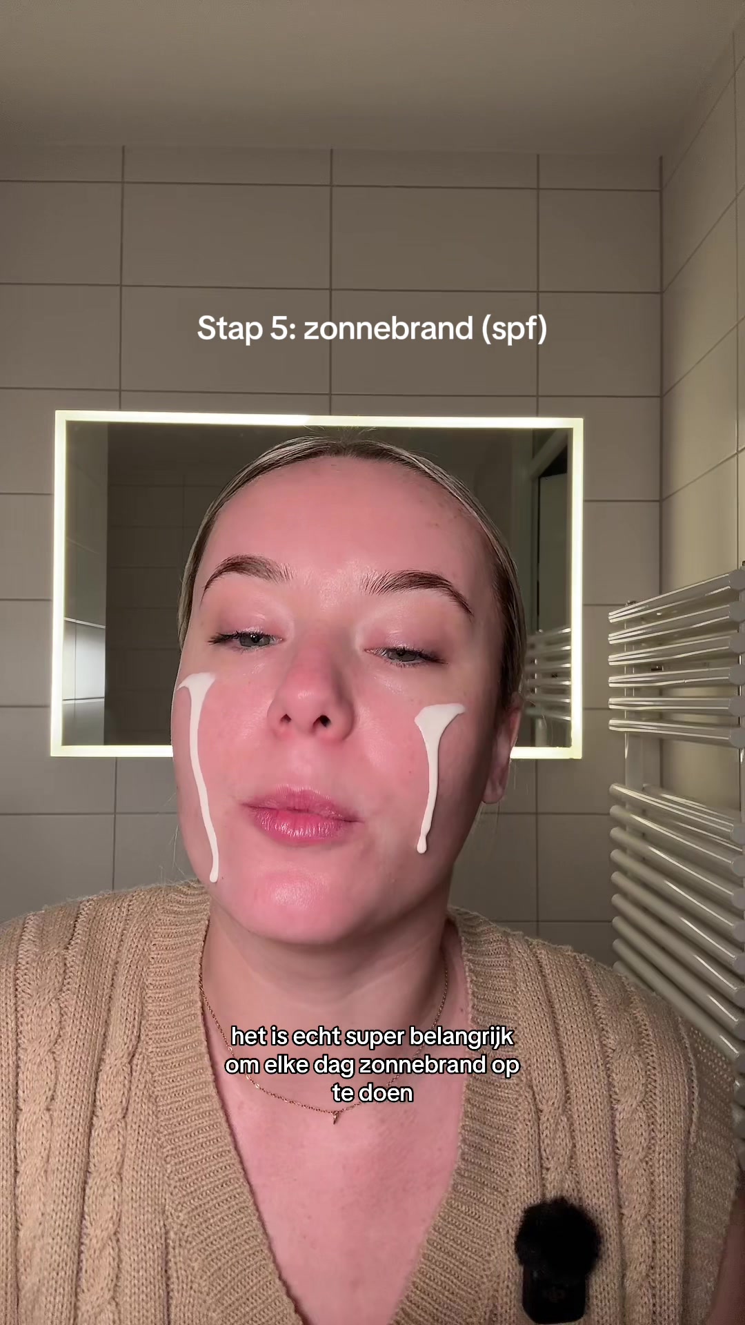 TikTok post by @juliaveerx for Clay And Glow. Caption reads: [...] skincare routine met uiteraard @Clay And....