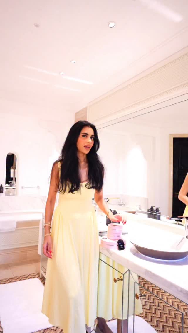 Instagram post by @hala.owais for Beauty Works Ireland. Caption reads: How to be 👱‍♀️ blonde in 10 mins 💛
…..yup 10....